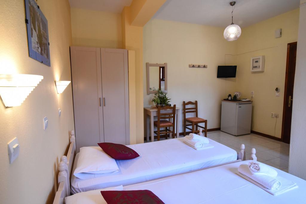 Studios Filippos Skopelos Town Phòng bức ảnh