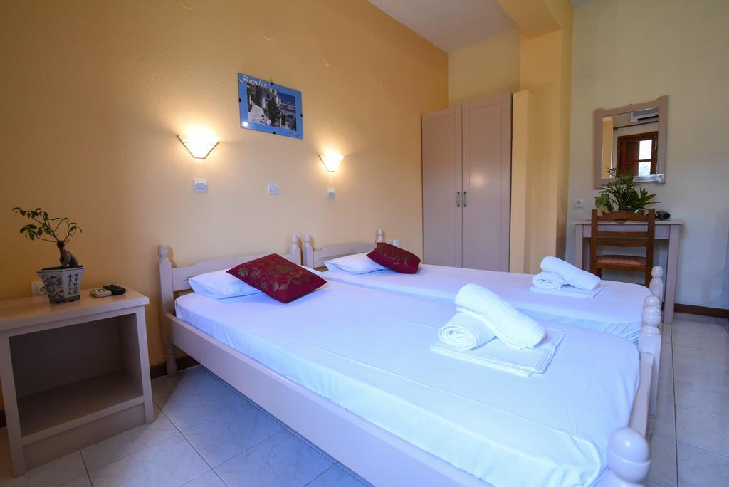 Studios Filippos Skopelos Town Phòng bức ảnh